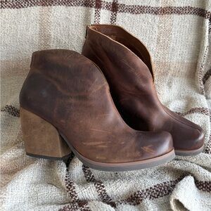 KorksBy Kork Ease Shamira Heeled Leather Ankle Booties